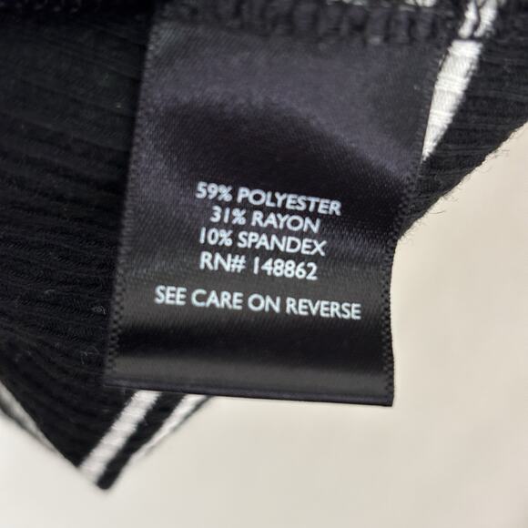 Torrid Striped Women Minimalist Preppy Tee Size 1 Stretchy Comfy 1/2 Sleeves - Picture 8 of 9